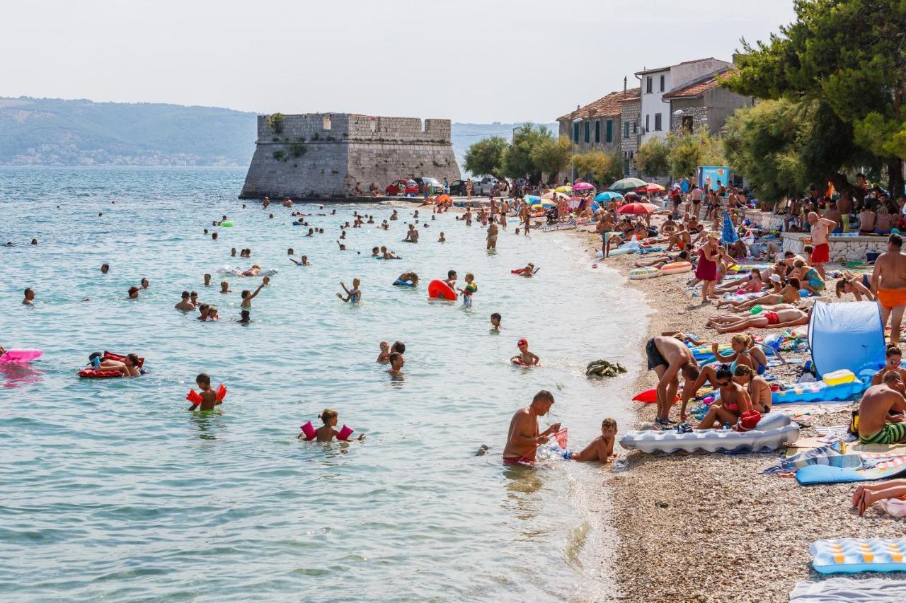 Apartments With A Parking Space Kastel Stafilic, Kastela - 5219 Екстериор снимка