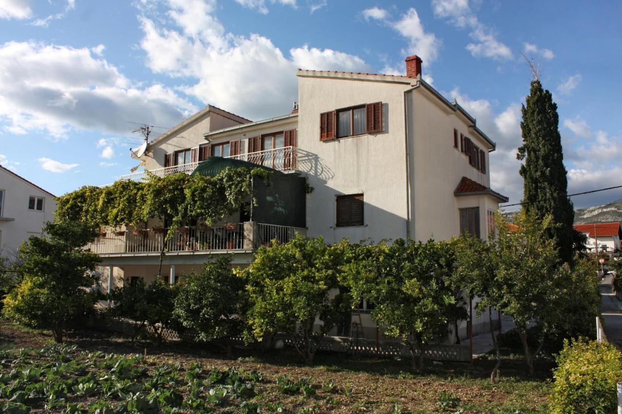 Apartments With A Parking Space Kastel Stafilic, Kastela - 5219 Екстериор снимка