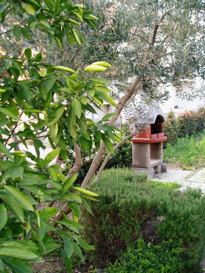 Apartments With A Parking Space Kastel Stafilic, Kastela - 5219 Екстериор снимка
