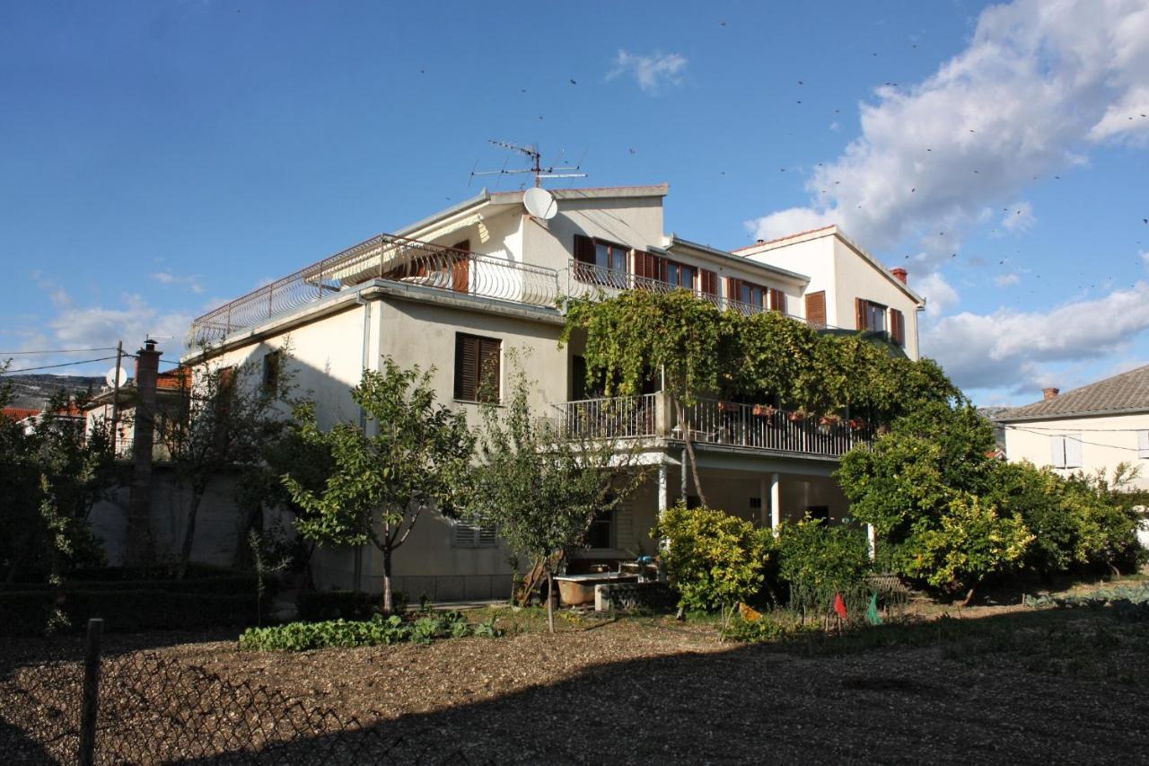 Apartments With A Parking Space Kastel Stafilic, Kastela - 5219 Екстериор снимка