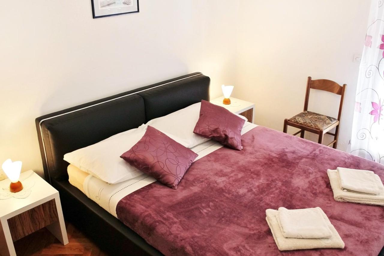 Apartments With A Parking Space Kastel Stafilic, Kastela - 5219 Екстериор снимка