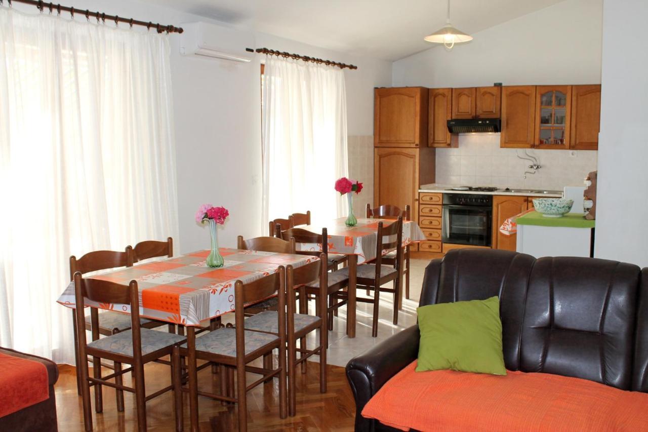 Apartments With A Parking Space Kastel Stafilic, Kastela - 5219 Екстериор снимка
