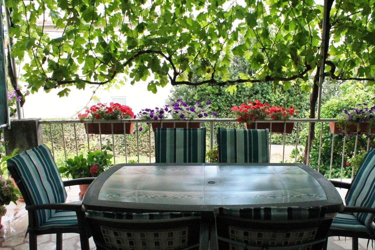 Apartments With A Parking Space Kastel Stafilic, Kastela - 5219 Екстериор снимка