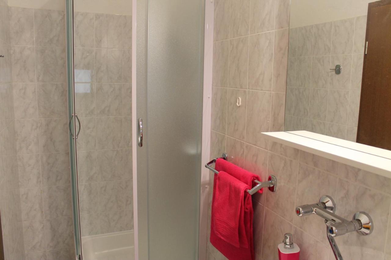 Apartments With A Parking Space Kastel Stafilic, Kastela - 5219 Екстериор снимка