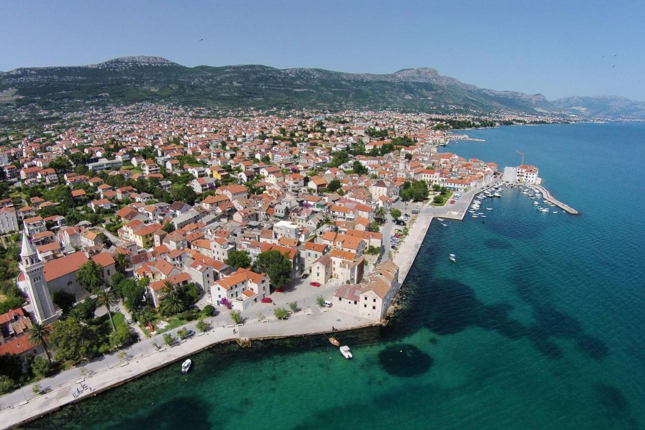 Apartments With A Parking Space Kastel Stafilic, Kastela - 5219 Екстериор снимка