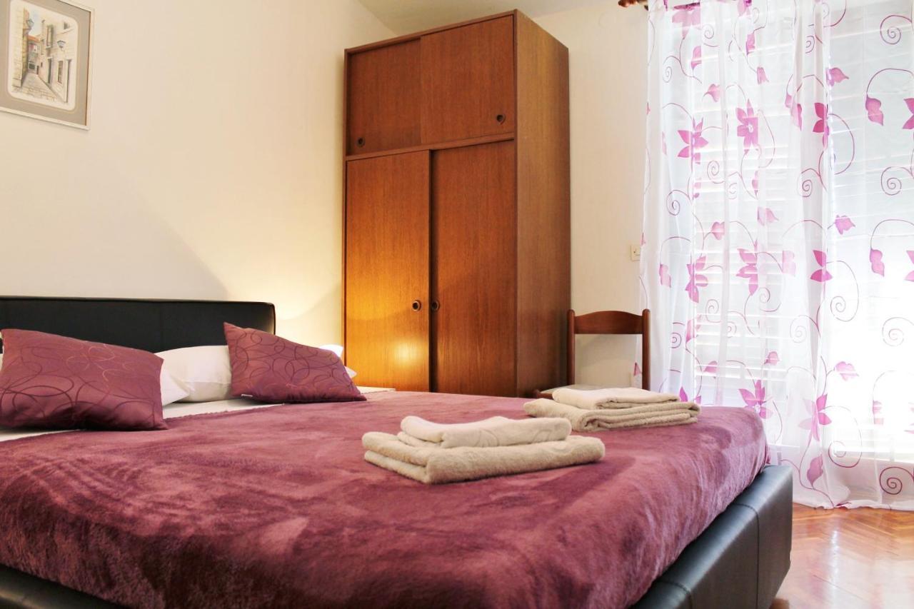 Apartments With A Parking Space Kastel Stafilic, Kastela - 5219 Екстериор снимка