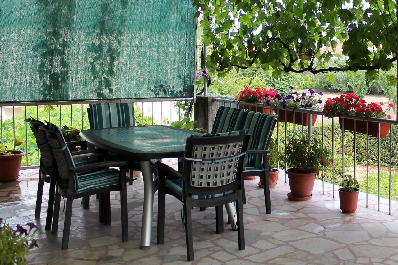 Apartments With A Parking Space Kastel Stafilic, Kastela - 5219 Екстериор снимка