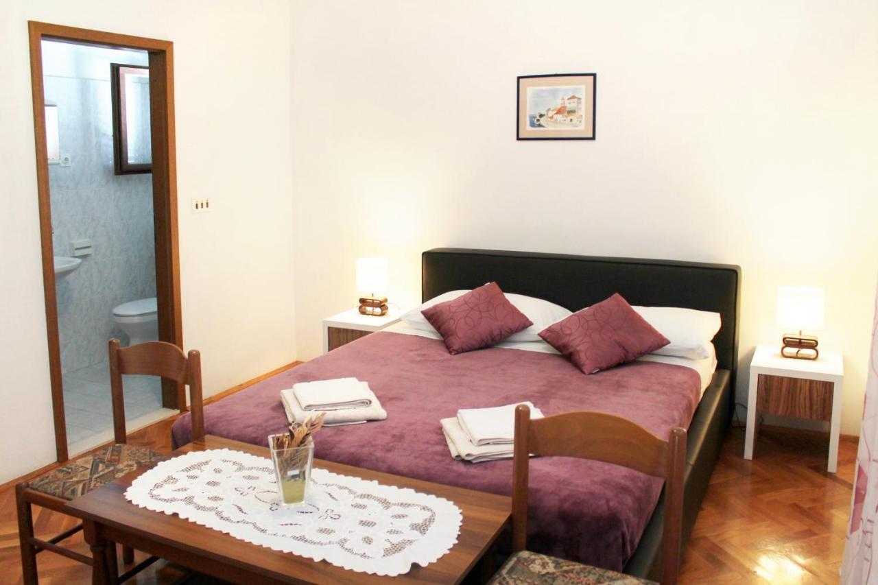 Apartments With A Parking Space Kastel Stafilic, Kastela - 5219 Екстериор снимка