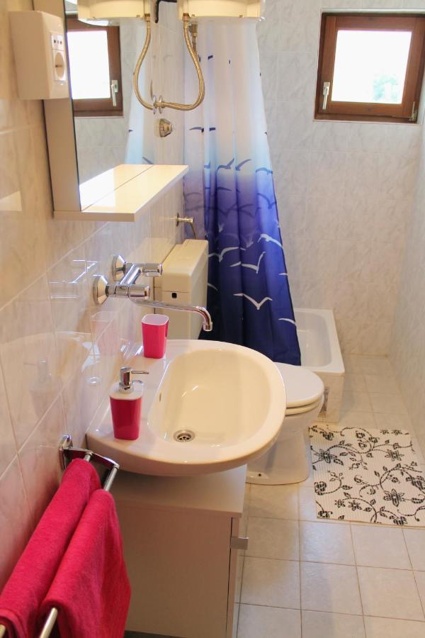 Apartments With A Parking Space Kastel Stafilic, Kastela - 5219 Екстериор снимка