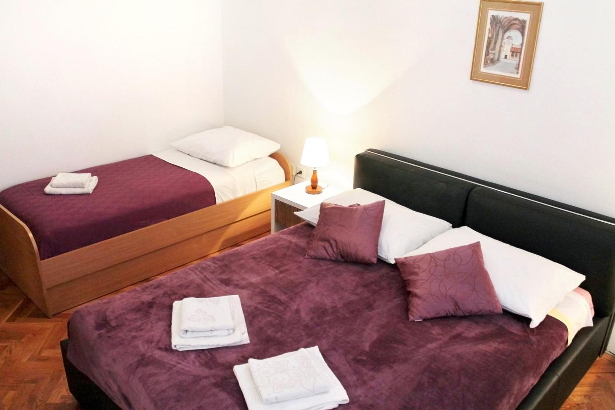 Apartments With A Parking Space Kastel Stafilic, Kastela - 5219 Стая снимка