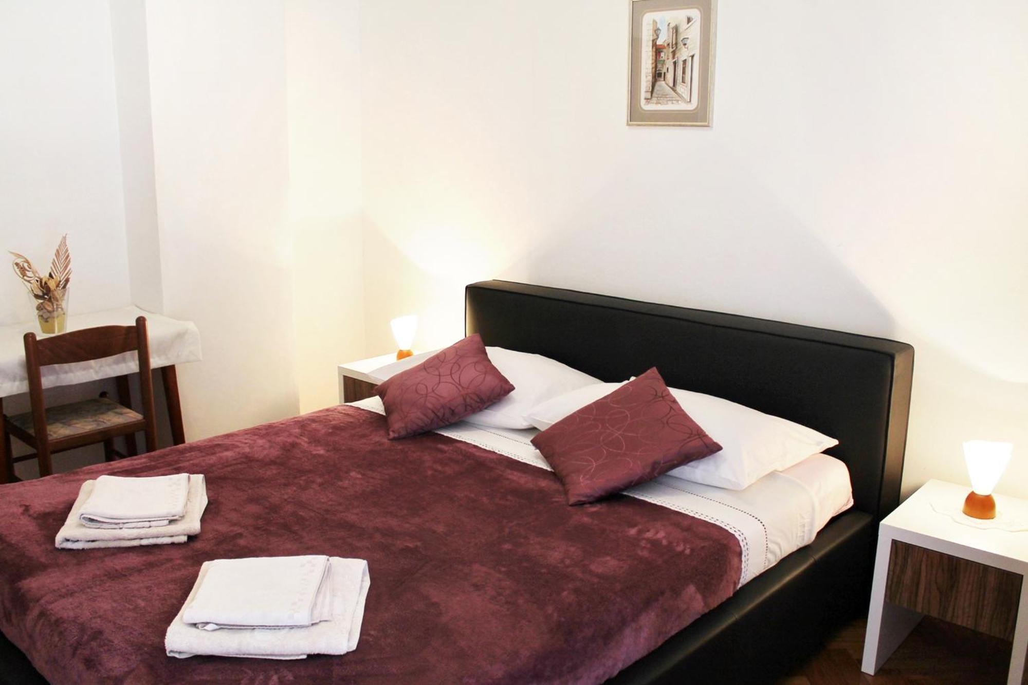 Apartments With A Parking Space Kastel Stafilic, Kastela - 5219 Стая снимка