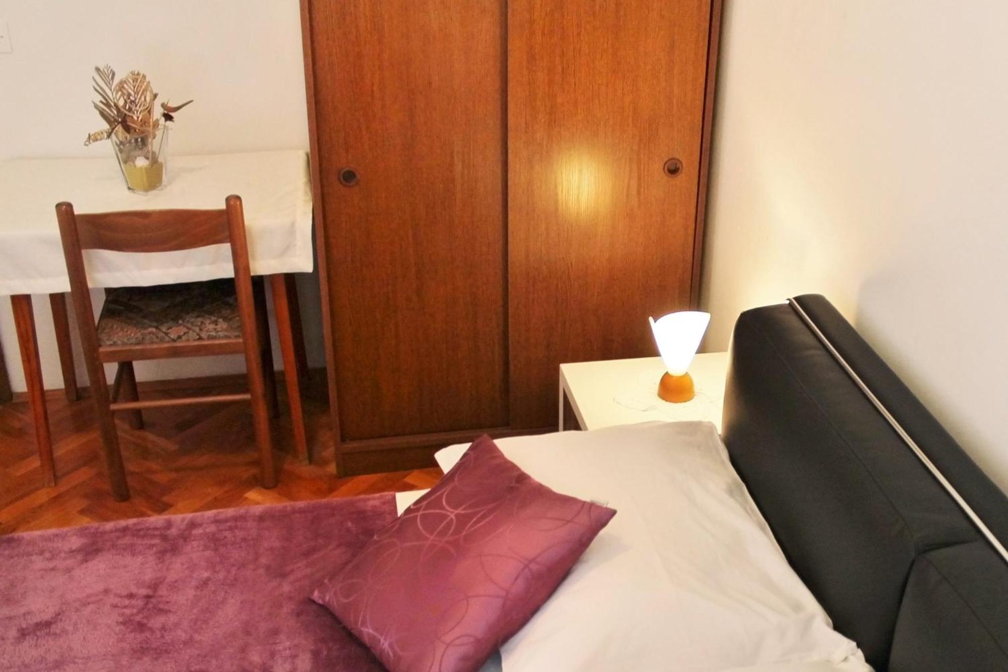 Apartments With A Parking Space Kastel Stafilic, Kastela - 5219 Стая снимка
